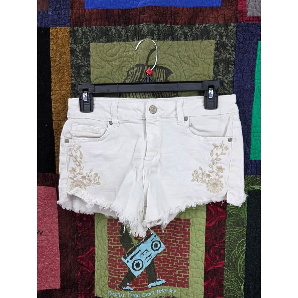 Altard State Womens White Embroidered Frayed Hem Denim Shorts Size 25 Boho